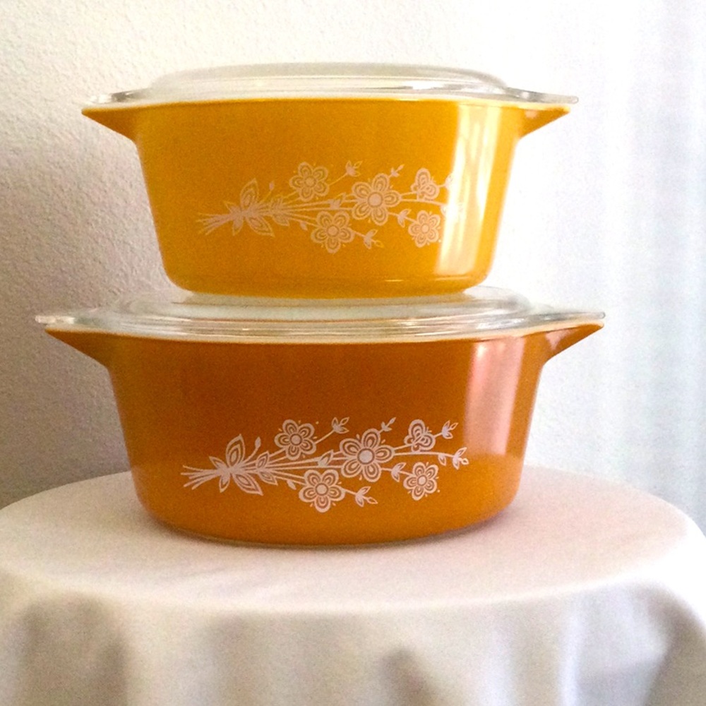 Vintage Pyrex w/ Lids! 2.5L & 1.5L